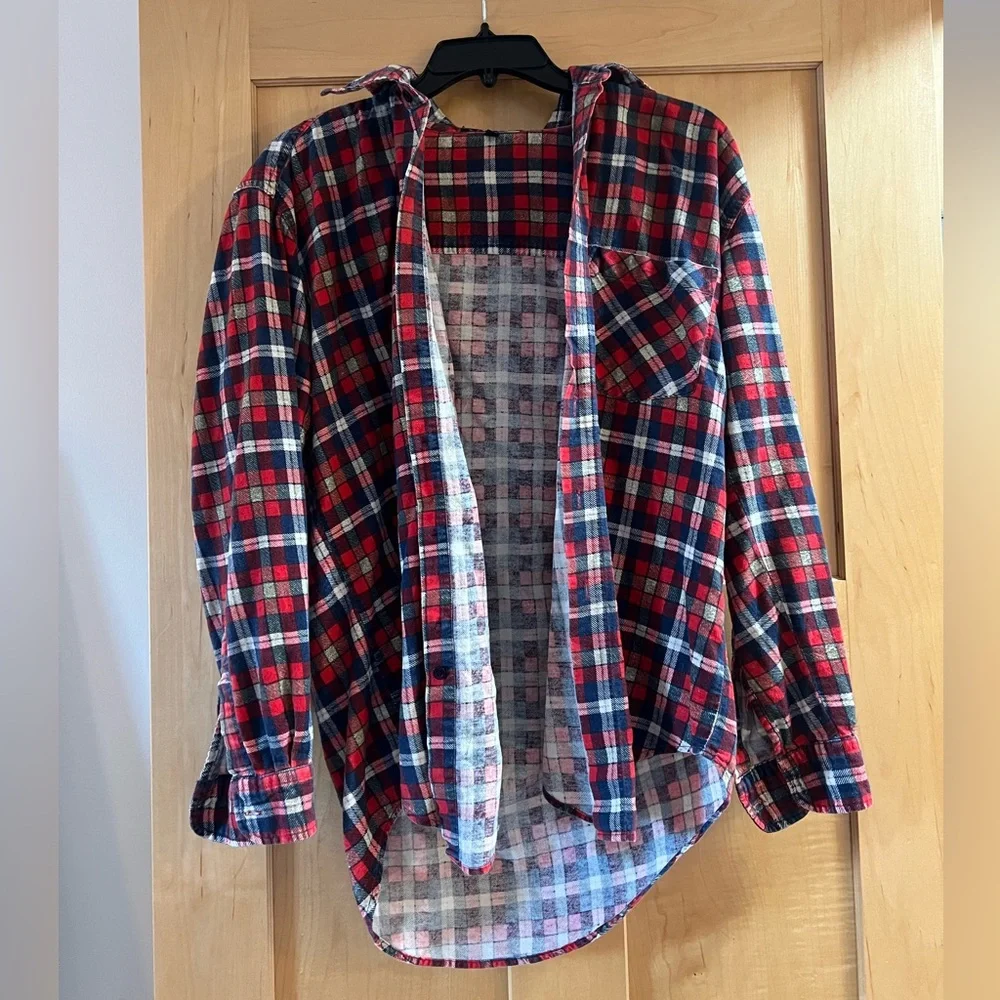 Button up flannel - Picture 2 of 4